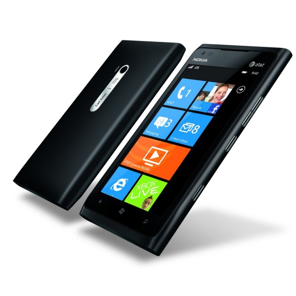 В России начались продажи Nokia Lumia 900 и 808 PureView